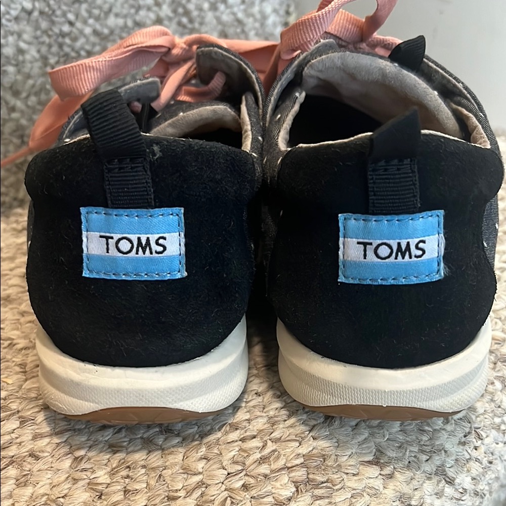 Toms Ribbon Tie Sneakers 💕 - Picture 2 of 8